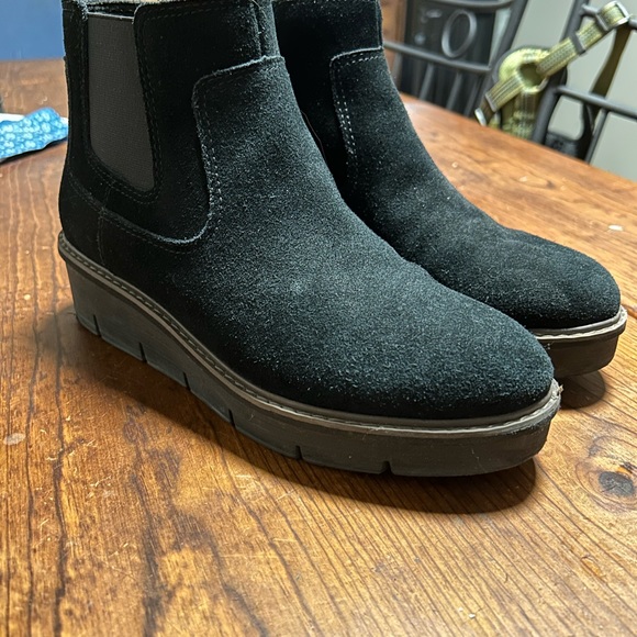 Clarks - Picture 2 of 4